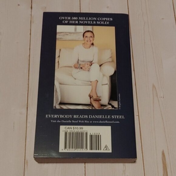3/$13 Honor Thyself By Danielle Steel Adult Fiction Novel Paperback Book - Picture 3 of 4